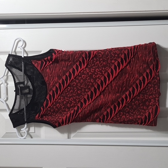 Style sleeveless red/black lace top/net sleeveless size Small - Picture 5 of 5